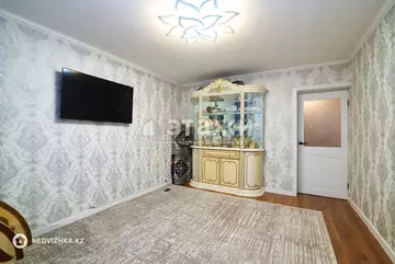 3-комнатная квартира, этаж 4 из 6, 60 м²