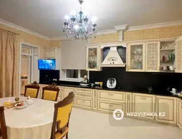 6-комнатный дом, 11.2 соток, 270 м²