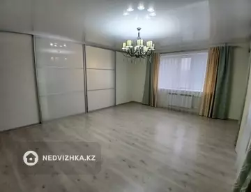 4-комнатная квартира, этаж 2 из 5, 132 м²