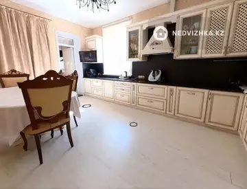 6-комнатный дом, 11.2 соток, 270 м²