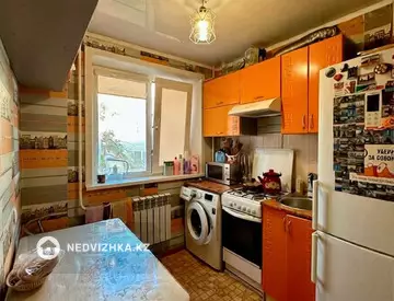 3-комнатная квартира, этаж 4 из 5, 63 м²
