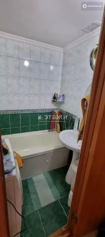 3-комнатная квартира, этаж 4 из 5, 64 м²