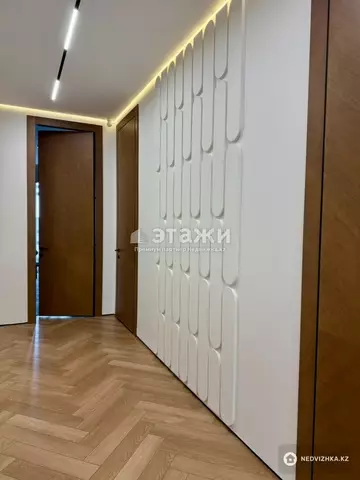 5-комнатная квартира, этаж 18 из 22, 161 м²
