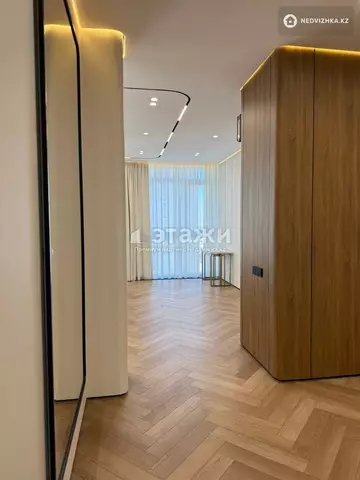 5-комнатная квартира, этаж 18 из 22, 161 м²