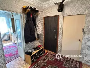 3-комнатная квартира, этаж 3 из 5, 64 м²