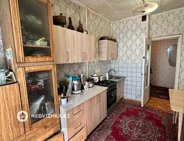 3-комнатная квартира, этаж 3 из 5, 64 м²