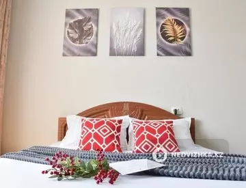 2-комнатная квартира, этаж 3 из 9, 42 м², посуточно