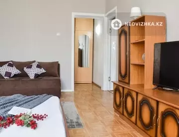 2-комнатная квартира, этаж 3 из 9, 42 м², посуточно