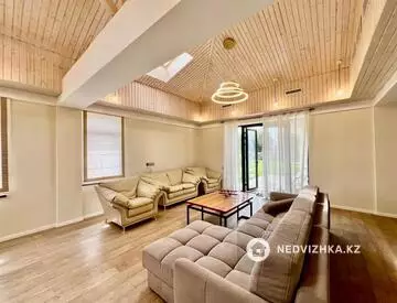 4-комнатный дом, 6 соток, 256 м², на длительный срок