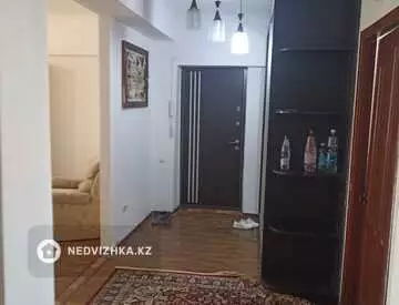 3-комнатная квартира, этаж 4 из 5, 80 м²