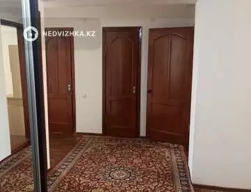 3-комнатная квартира, этаж 4 из 5, 80 м²