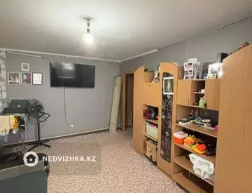 2-комнатная квартира, этаж 9 из 9, 55 м²