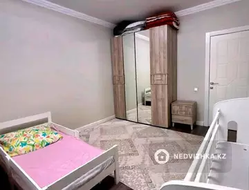 4-комнатная квартира, этаж 1 из 5, 102 м²