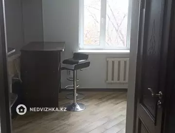 1-комнатная квартира, этаж 4 из 5, 37 м²