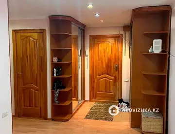 5-комнатная квартира, этаж 2 из 5, 100 м²