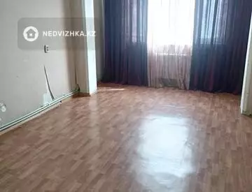 4-комнатная квартира, этаж 4 из 5, 80 м²