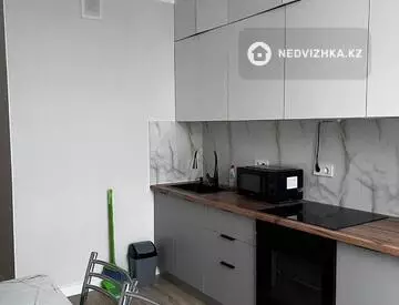 2-комнатная квартира, этаж 4 из 12, 50 м²