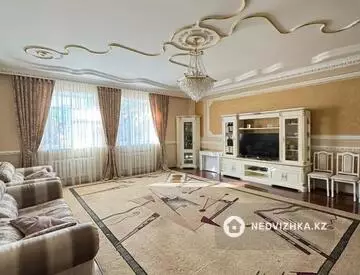 6-комнатный дом, 10 соток, 470 м²