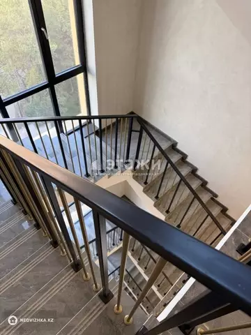 4-комнатная квартира, этаж 5 из 7, 139 м²