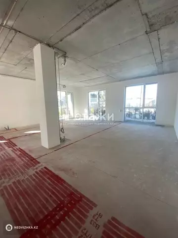 5-комнатная квартира, этаж 2 из 3, 370 м²