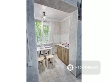1-комнатная квартира, этаж 1 из 4, 15 м², посуточно
