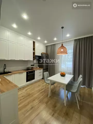 3-комнатная квартира, этаж 2 из 19, 94 м²
