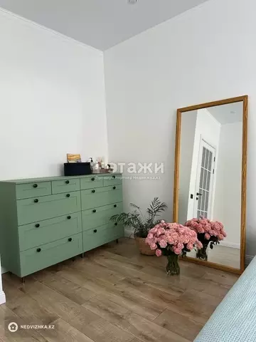 3-комнатная квартира, этаж 2 из 19, 94 м²