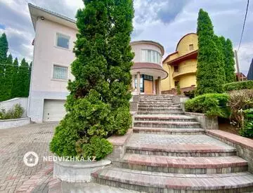 8-комнатный дом, 14 соток, 690 м²