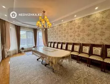 6-комнатный дом, 7.7 соток, 245 м²