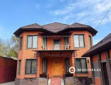 6-комнатный дом, 7.7 соток, 245 м²