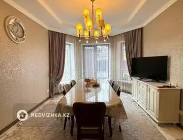 6-комнатный дом, 7.7 соток, 245 м²