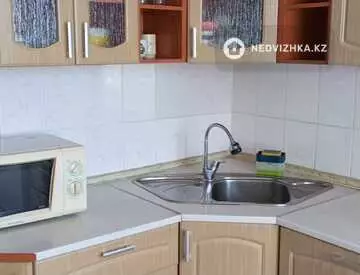 3-комнатная квартира, этаж 9 из 10, 60 м²