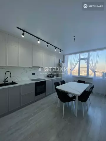 2-комнатная квартира, этаж 4 из 14, 55 м²