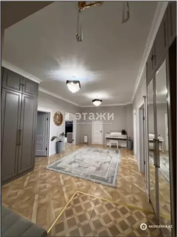 3-комнатная квартира, этаж 3 из 4, 155 м²