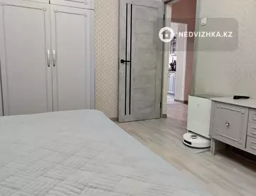 4-комнатная квартира, этаж 4 из 5, 77 м²