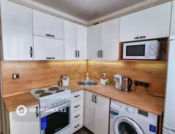 1-комнатная квартира, этаж 3 из 4, 31 м², посуточно