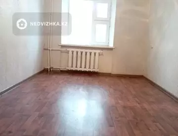 2-комнатная квартира, этаж 4 из 5, 42 м²