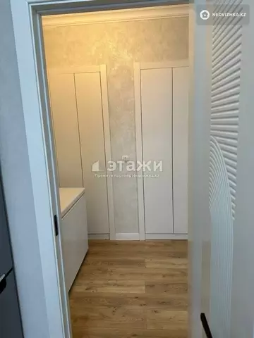 2-комнатная квартира, этаж 12 из 12, 64 м²