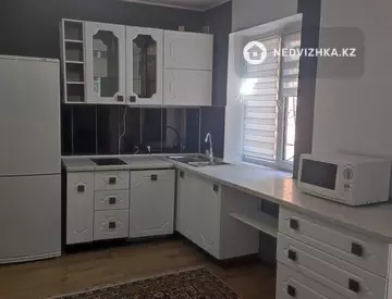 2-комнатная квартира, этаж 1 из 2, 65 м², на длительный срок