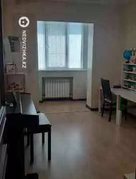 4-комнатная квартира, этаж 5 из 5, 82 м²