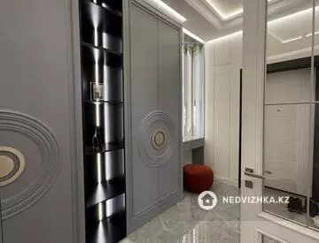 3-комнатная квартира, этаж 12 из 12, 145 м²