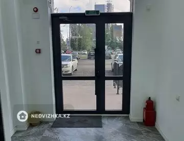 Офисное помещение, этаж 1 из 16, в жилом доме, 70 м²