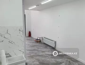 Офисное помещение, этаж 1 из 16, в жилом доме, 70 м²
