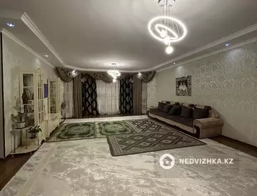 9-комнатный дом, 10 соток, 236 м²