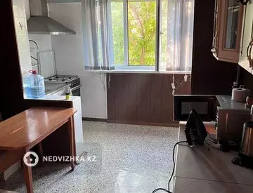 2-комнатная квартира, этаж 3 из 5, 52 м², на длительный срок