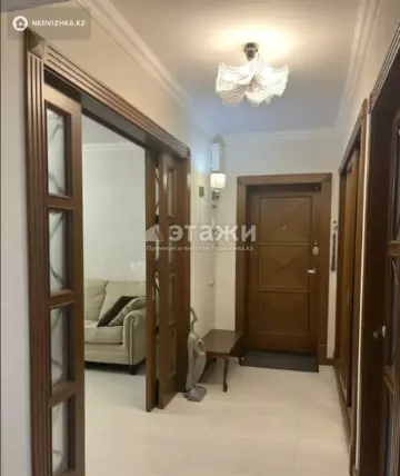 4-комнатная квартира, этаж 4 из 5, 77 м²