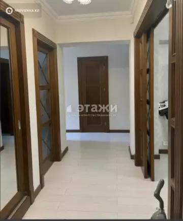 4-комнатная квартира, этаж 4 из 5, 77 м²