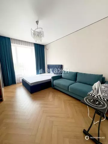 1-комнатная квартира, этаж 9 из 12, 40 м², на длительный срок