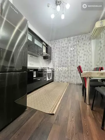 1-комнатная квартира, этаж 8 из 9, 40 м², на длительный срок