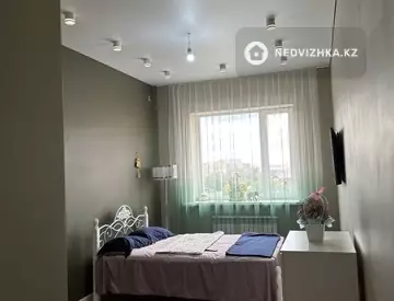 2-комнатная квартира, этаж 3 из 5, 70 м², на длительный срок